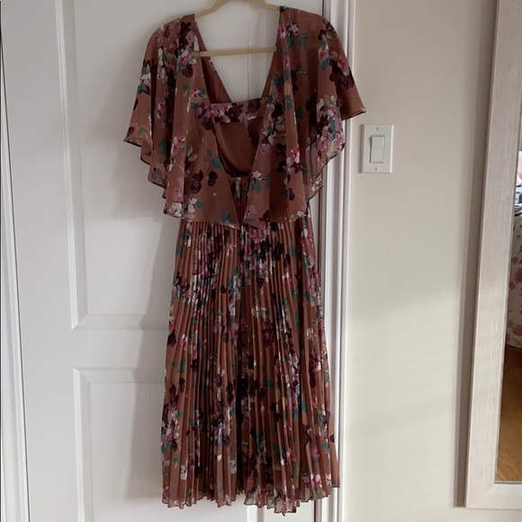 NWT ASOS Flutter Sleeve Floral Dress - Picture 5 of 7